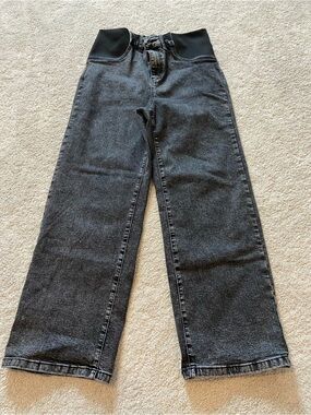 High-Waist Black Maternity Jeans with Stretch Panel